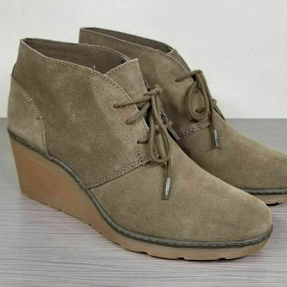 Clarks Hazen Charm Wedge Boot, Olive Suede